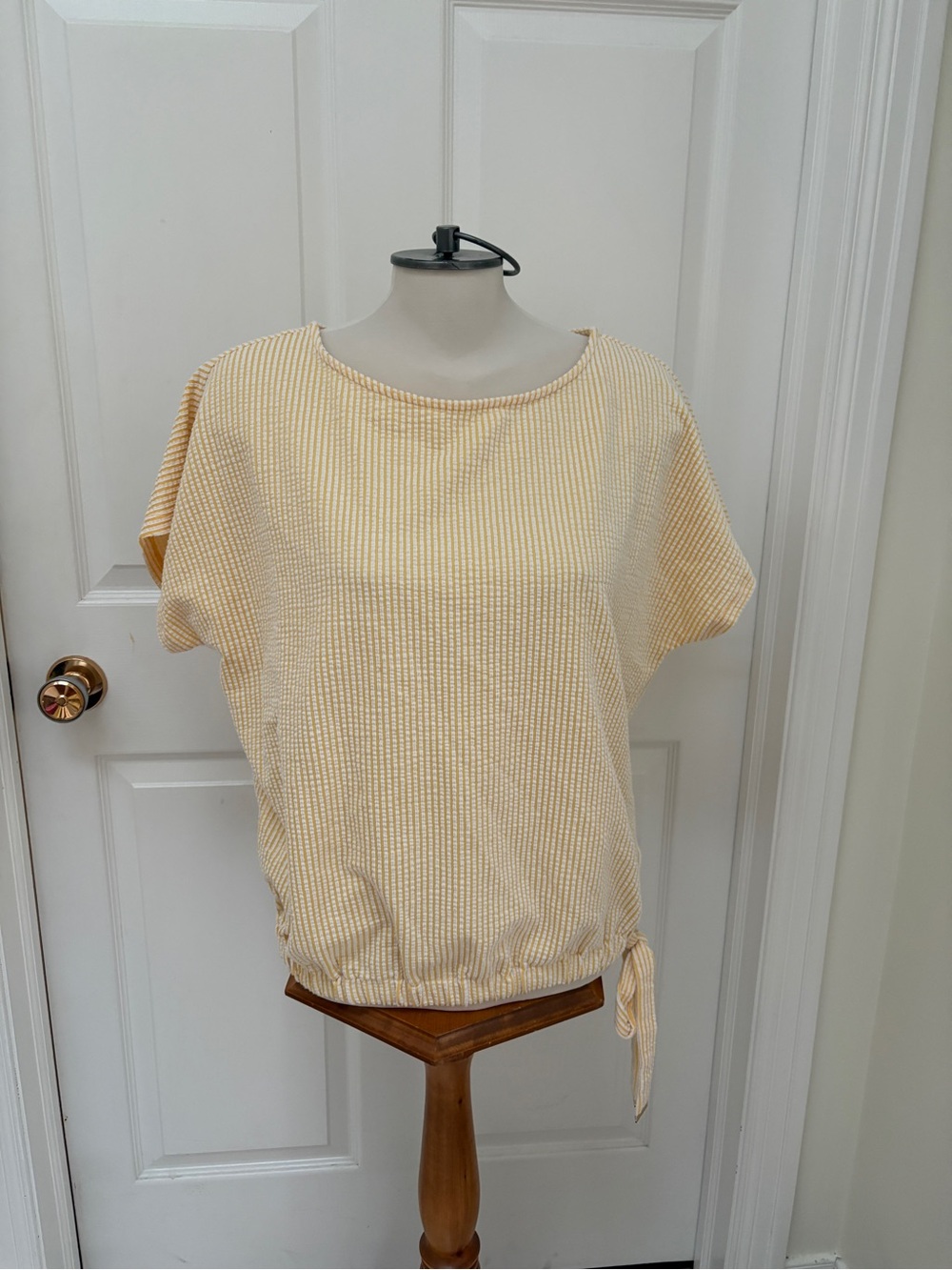 MICHAEL Michael Kors Cream and Yellow Striped Short Sleeve Tie-Hem Top
